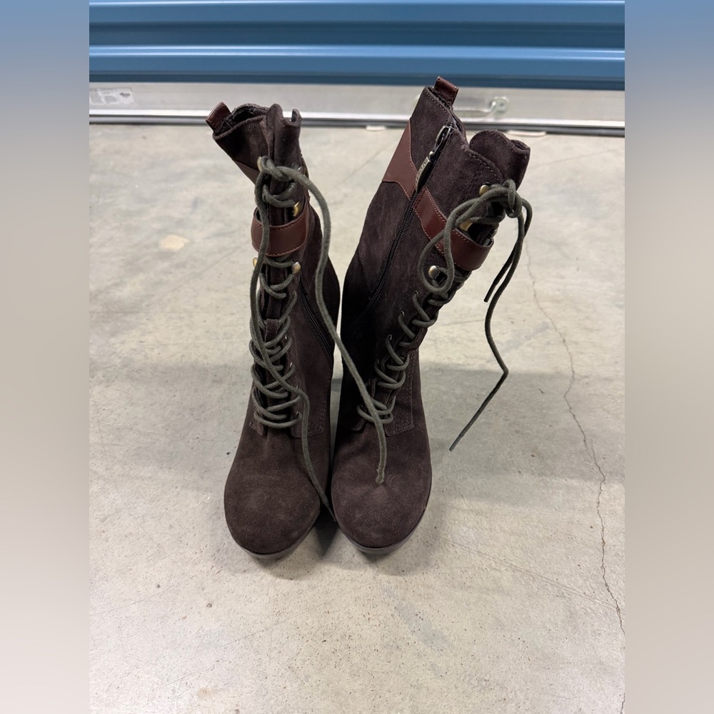Guess Jirena Y2K Chocolate Brown Suede & Leather Lace-Up Ankle Boots, Size 8.5 - Picture 2 of 4